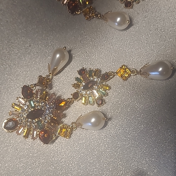 Statement earrings - Picture 2 of 3